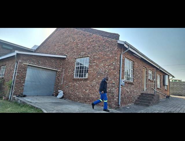 4 BEDROOM HOUSE FOR SALE IN PIET RETIEF